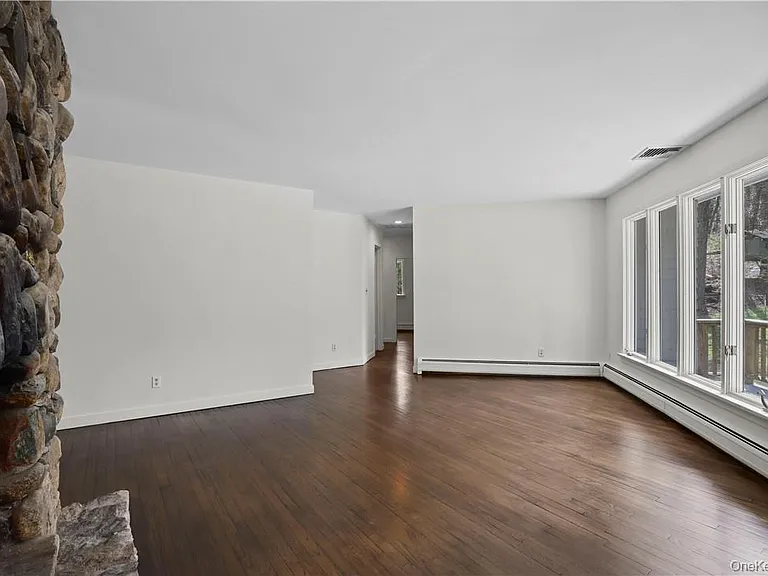 165 Old Post Rd — Photo 10