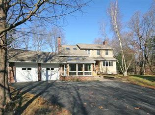 39 Stirrup Ln, Pleasant Valley, NY 12569