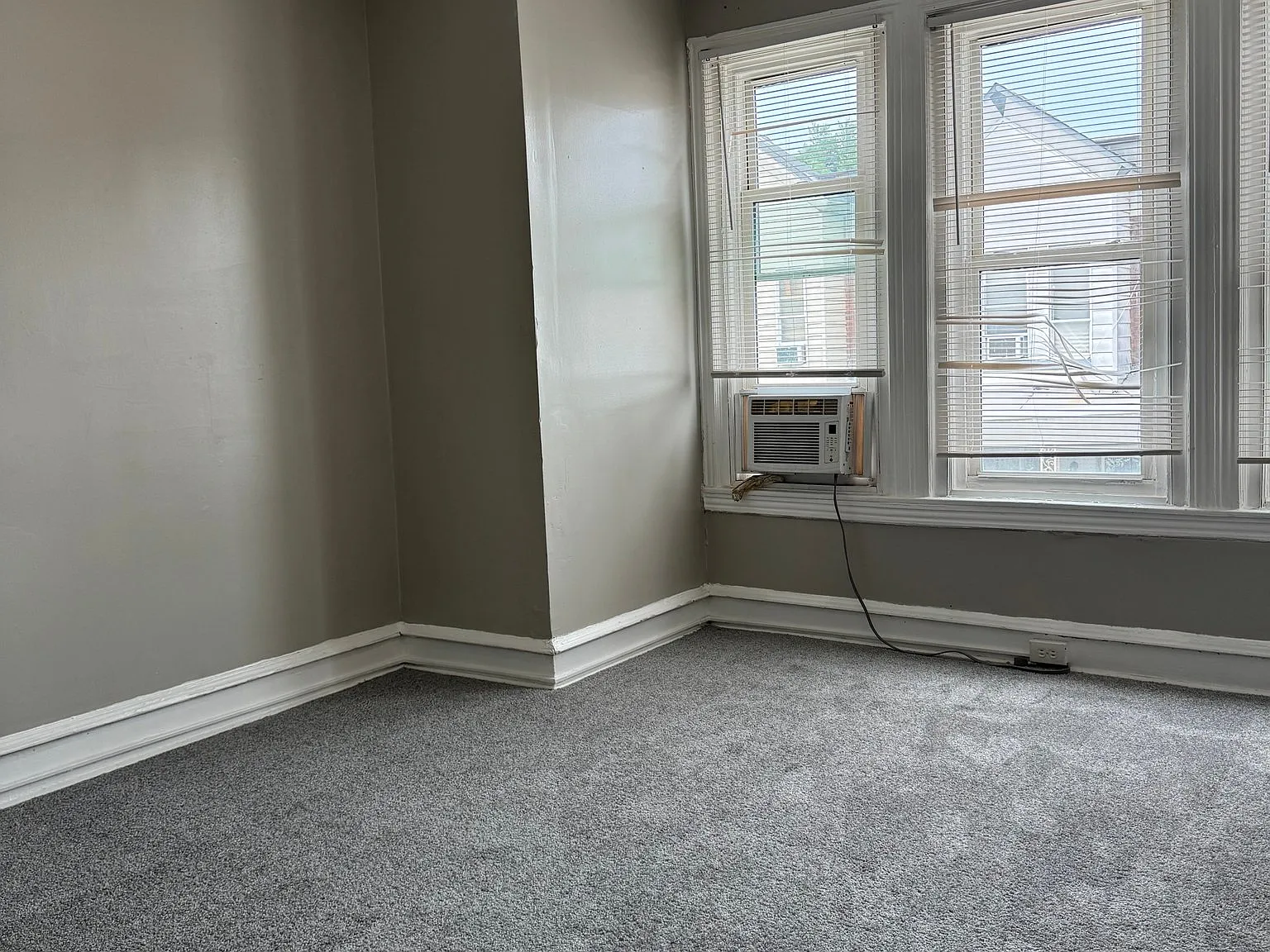 Section 8 3 Bedroom 1 Bath Home Available Immediately — Photo 2