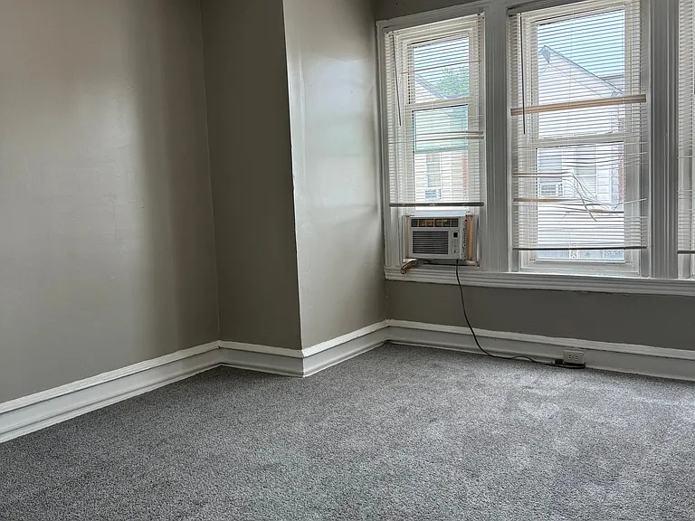8XX S Alden St — Photo 2