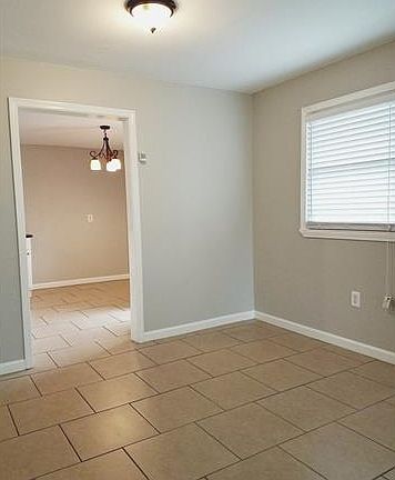 3rd image of 4558 Congress Dr