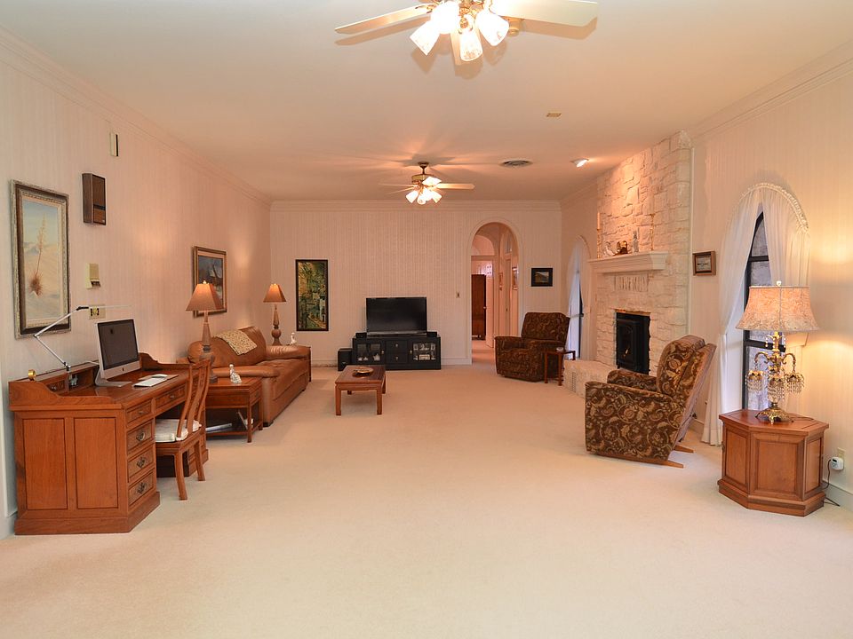 2nd image of 1904 County Road 109
