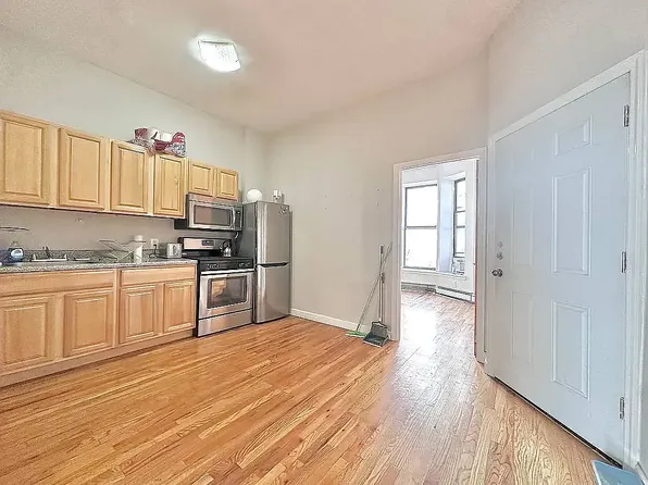 792 Dekalb Avenue image 1 of 7