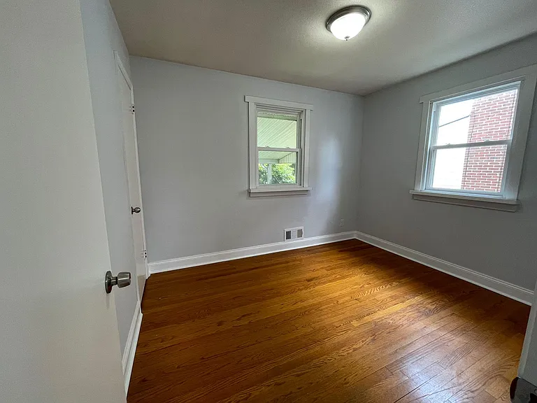 1914 S Wood St — Photo 21