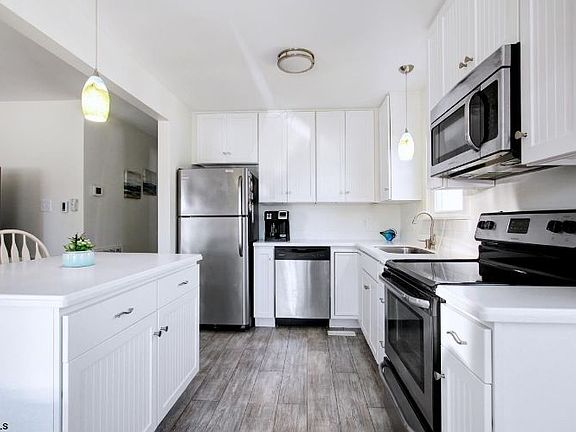 3rd image of 1248 Bay Ave #1248