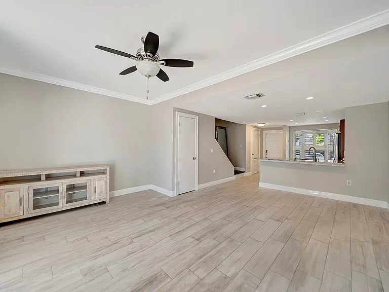1012 E Jeffery St — Photo 22