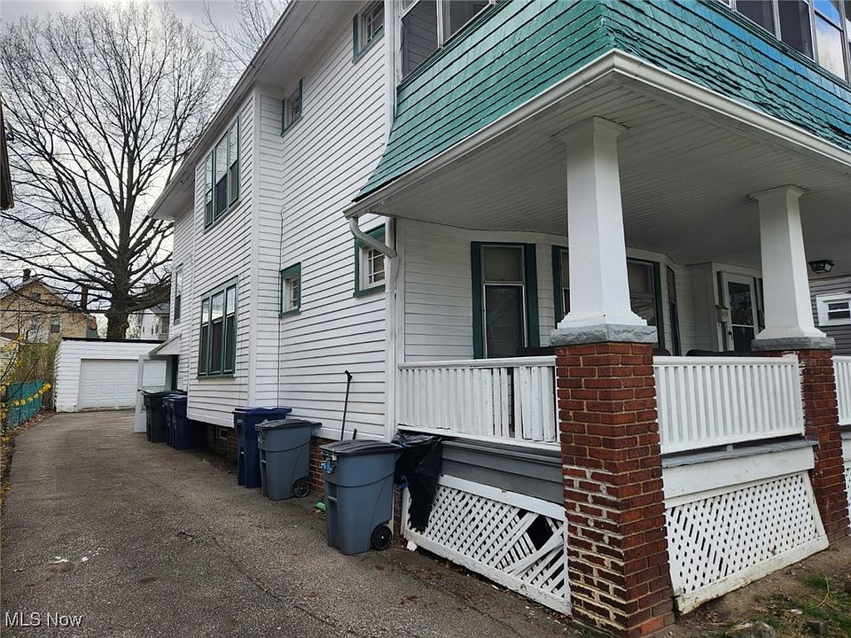 2nd image of 913-915 Helmsdale Rd