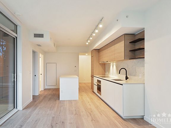 5th image of 10448 University Dr #303