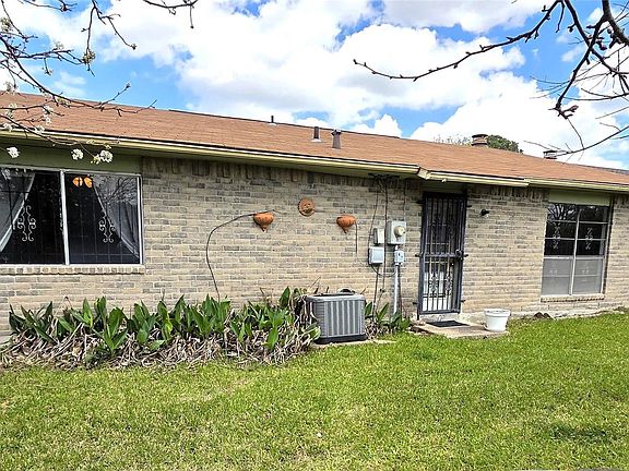 3rd image of 14110 Pinewest Dr