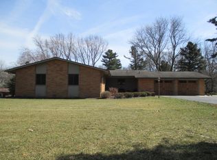 1186 Fox Hills Dr, Howell, MI 48843