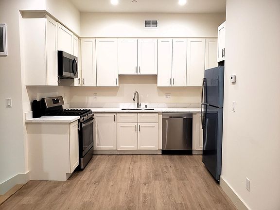 4th image of 2739 Geary Blvd