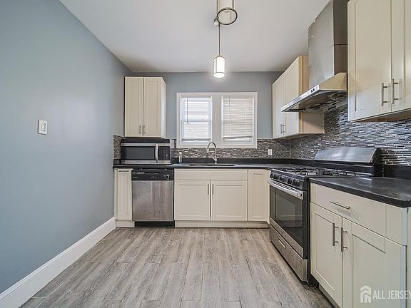 5th image of 9 Rolfe Ave