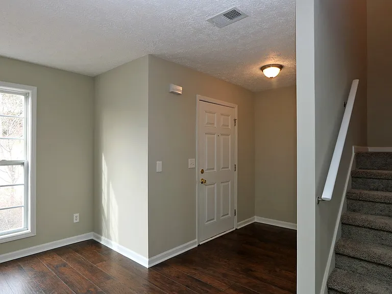 102 Providence Dr — Photo 6