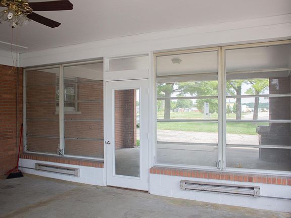 4th image of 3620 N Saint Joseph Ave