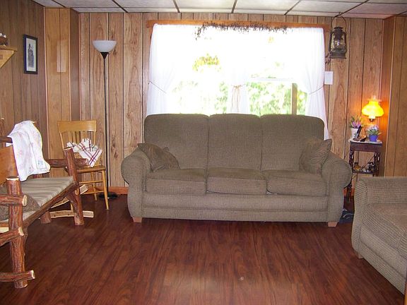 4th image of 131 Pine Dr