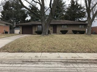 203 Briar Ln, North Aurora, IL 60542