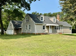 300 Plumstead Rd, Waterford, MI 48327