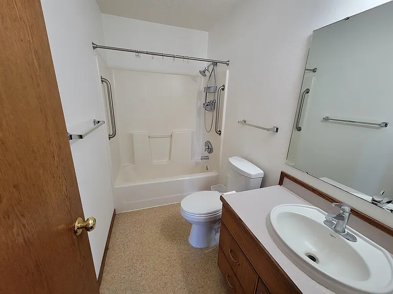 1620 E G St #6 — Photo 7