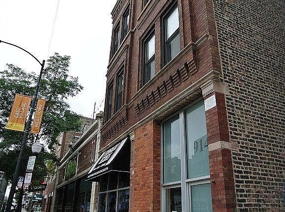 1st image of 1914 W Chicago Ave APT 3