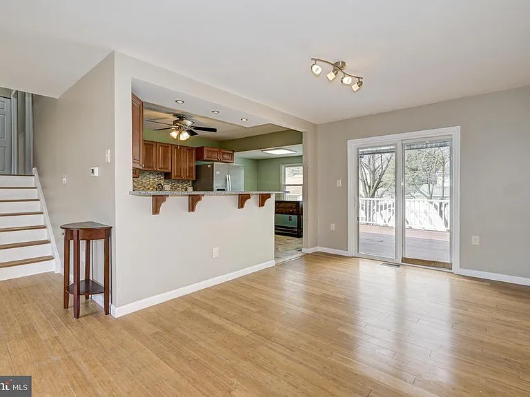 76 Argyle Ave — Photo 16
