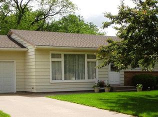 906 S 10th Ave, Washington, IA 52353