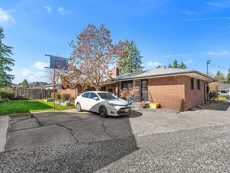 11440 NE Morris St — Photo 28