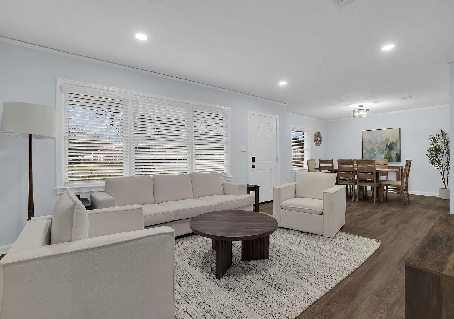 Newly Renovated Home with Game Room & BBQ — Photo 4