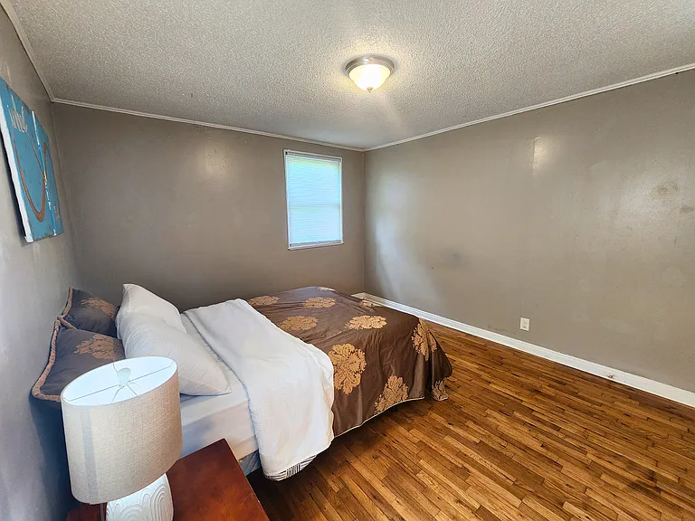 213 Red Oak Ave — Photo 6