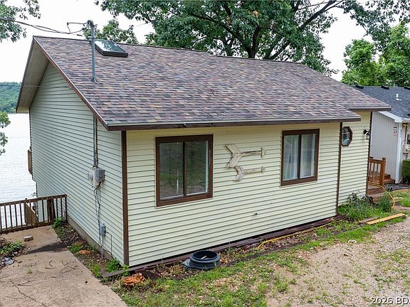 2nd image of 817 Oak Knoll Rd