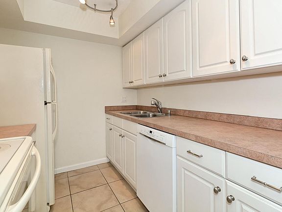 4th image of 3920 Freedom Ave