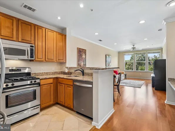 12000 Market St APT 286, Reston, VA 20190