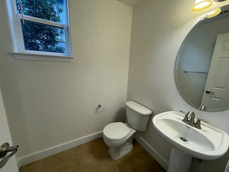 3720 Coastal St — Photo 8