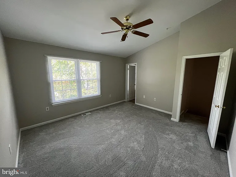 1031 Murdoch Ct — Photo 19