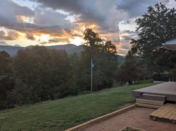 71 Periwinkle Ln, Cullowhee, NC 28723