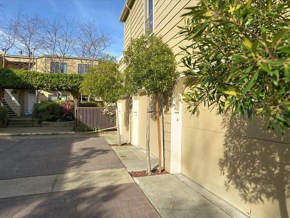 2nd image of 1074 Shoreline Dr