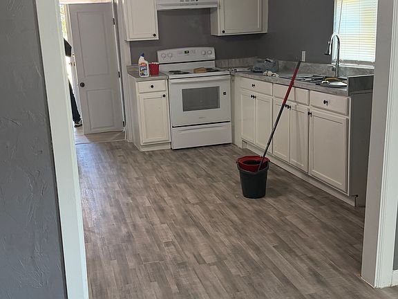3rd image of 1014 Apache St