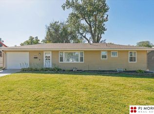 1231 Sunset Dr, Bellevue, NE 68005