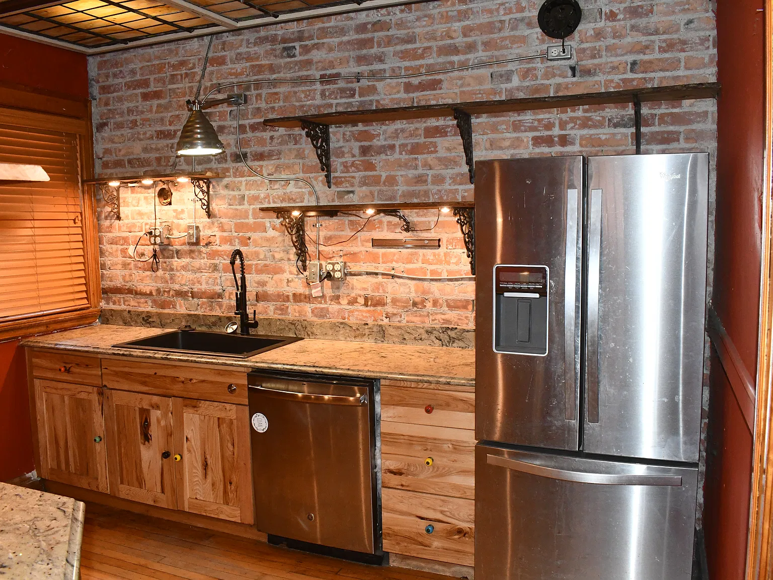 5 bed, 2200 sqft, $1,700 — Photo 2