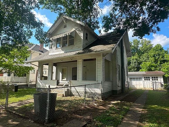 3rd image of 318 Ferguson Ct