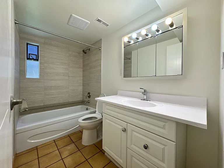 1140 Cloverley St #1140 — Photo 4