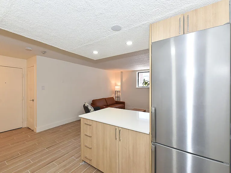 160 Dowling Ave #101 — Photo 15