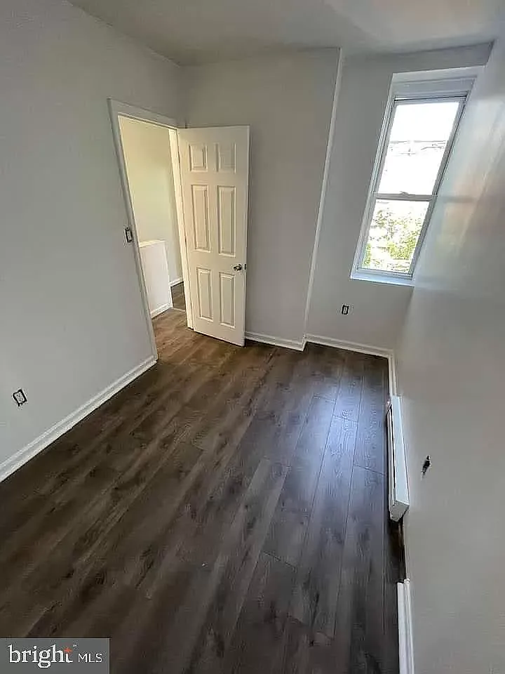 2410 N Chadwick St — Photo 2