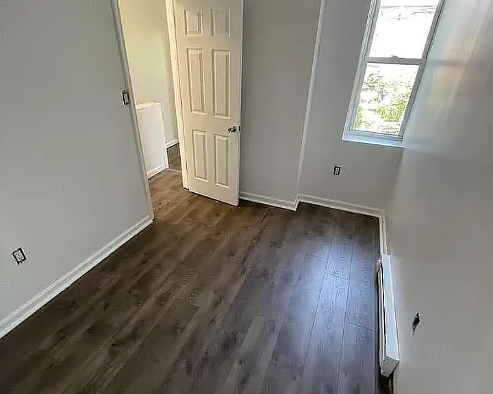 2410 N Chadwick St — Photo 2