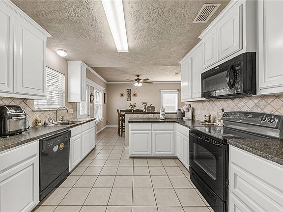 2nd image of 2702 Horse Haven Ln