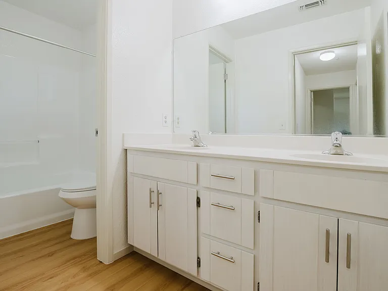 Parkwood Court Apartments — Photo 46