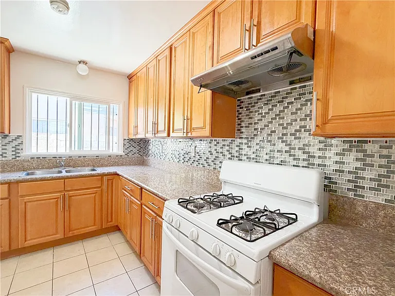 320 E Marshall St #A — Photo 9