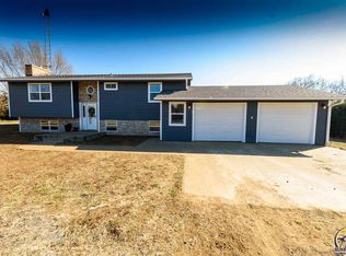 7917 Blue Mound Dr, Valley Falls, KS 66088