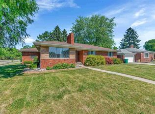 22207 Raven Ave, Eastpointe, MI 48021