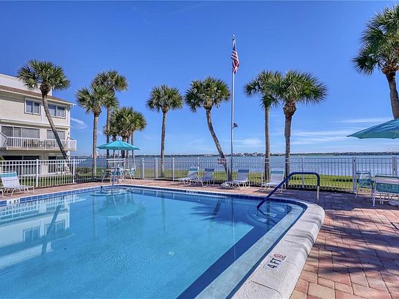 3rd image of 1451 Gulf Blvd APT 105