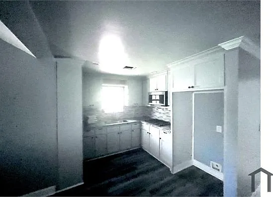 2402 4th Ave — Photo 7